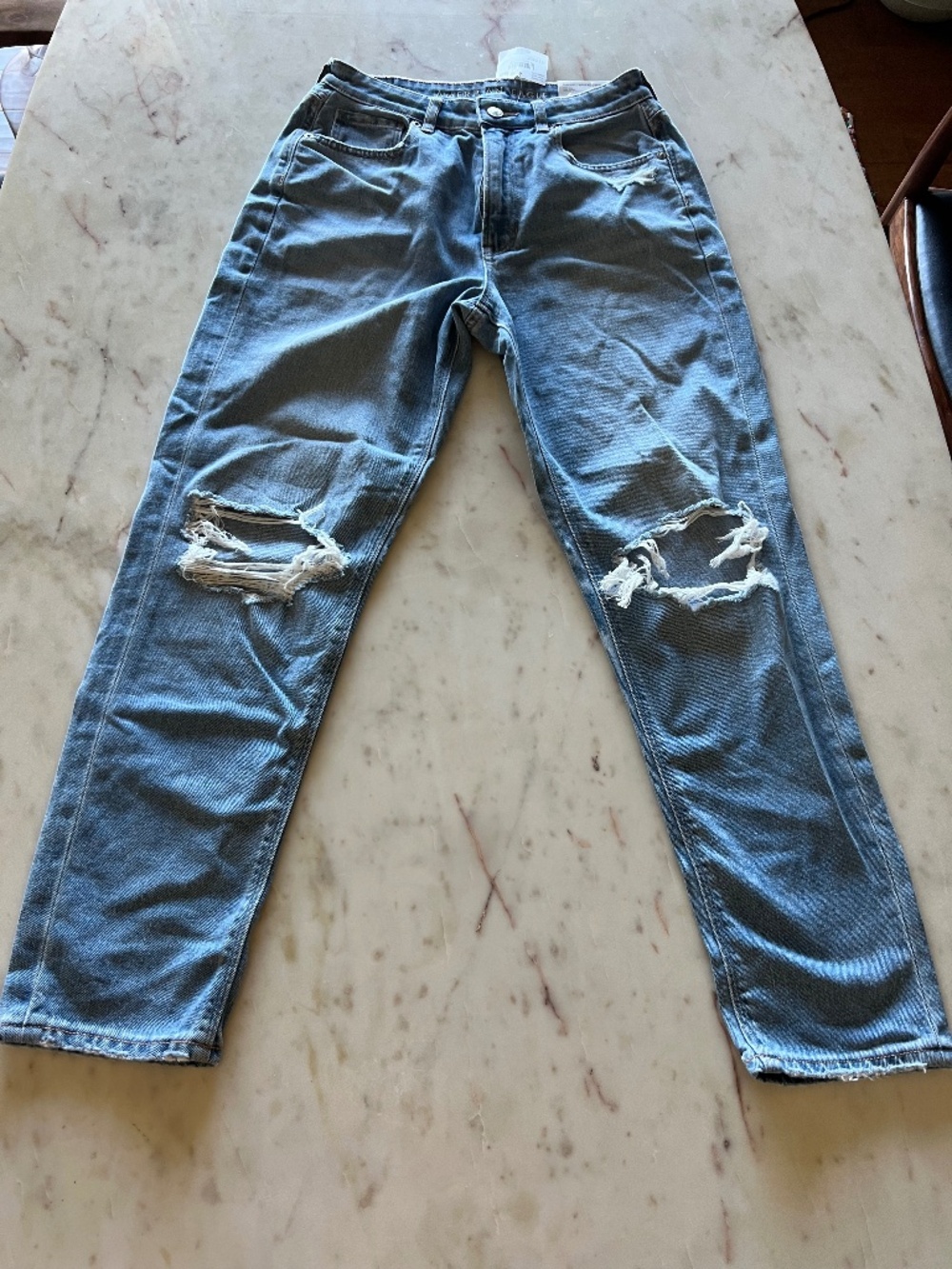 NWT Super high rise distressed mom jean size 6/28